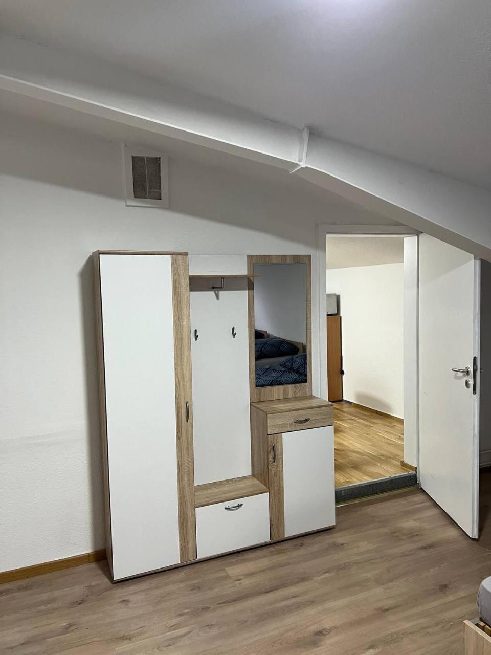 Messe Und Monteurzimmer Séjour chez l'habitant Sehnde